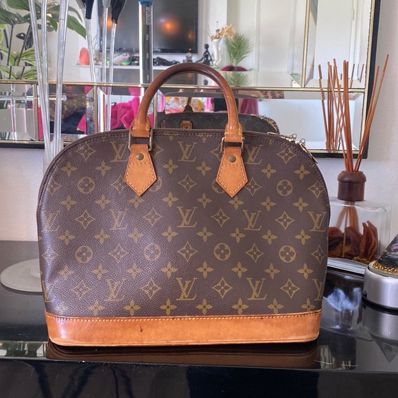 Louis Vuitton Alma - Picture 2 of 12